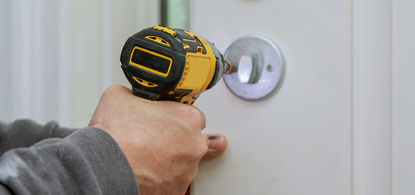 Street Locksmith For Smart Lock Repair in Riverside, CA